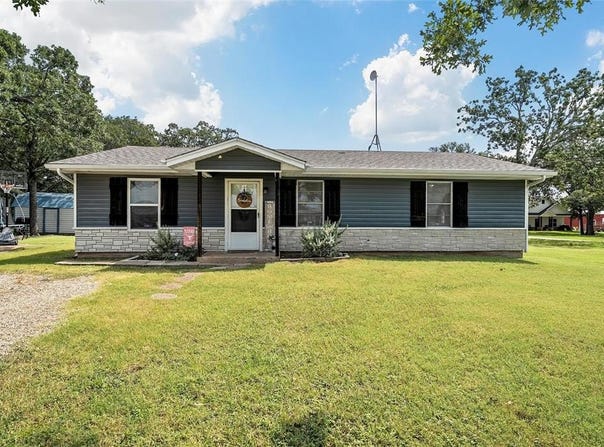 564 Longhorn Parkway, Axtell, TX 76624