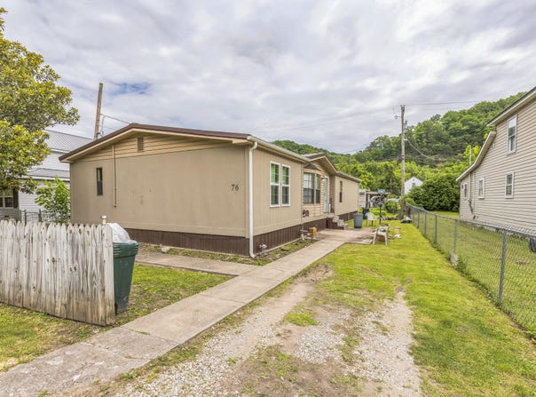76 Railroad St., Auxier, KY 41602