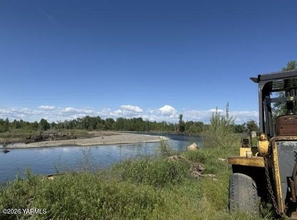 181 Quick Ln, Zillah, WA 98953