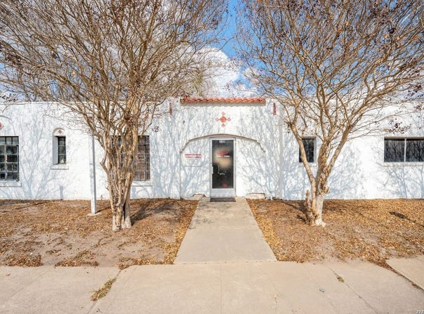 330 W Live Oak St, Kenedy, TX 78119