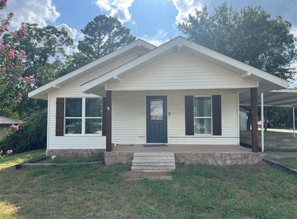 202 S 7th Street, Jacksboro, TX 76458