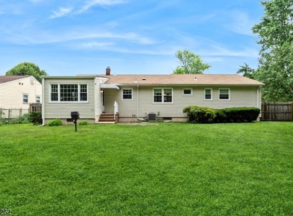 149 Mulberry Ln, Middlesex Boro, NJ 08846