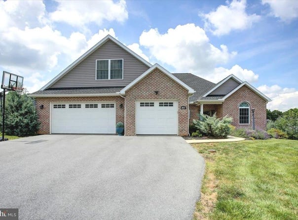 1857 CARRERA DRIVE, CHAMBERSBURG, PA 17202