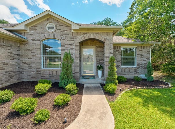 122 Litton Ln, Cedar Creek, TX 78612
