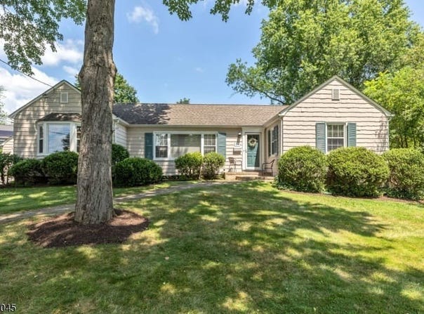 24 Dogwood Ln, New Providence Boro, NJ 07974