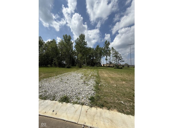 4846 Lakeview Drive, Greenwood, IN 46143