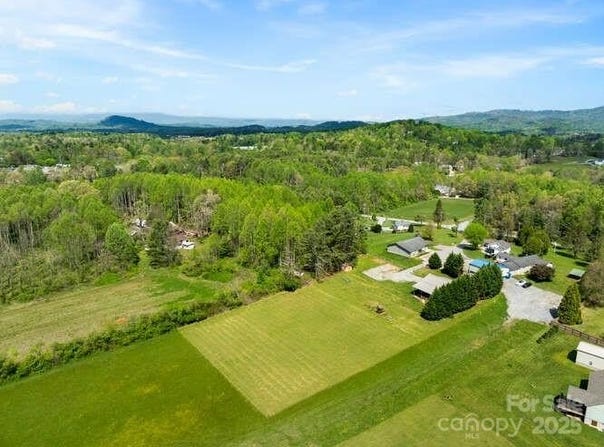67 Twin Elm Knoll, Hendersonville, NC 28792