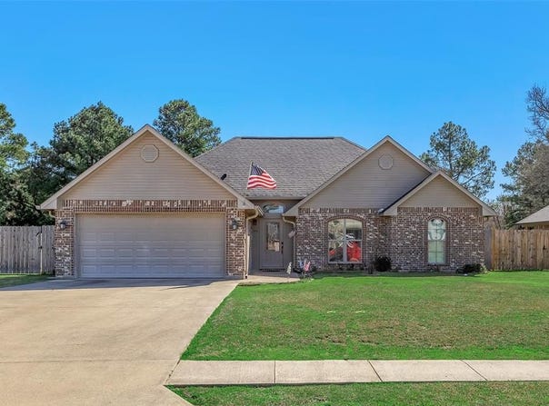 143 Lola Circle, Benton, LA 71006