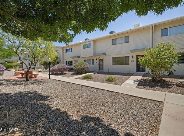 8170 E Broadway Boulevard, Tucson, AZ 85710
