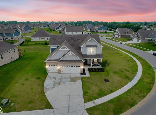 1634 Pelham Drive, Greenwood, IN 46143