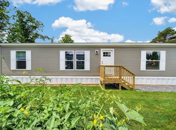 137 IMPERIAL Way, Edinboro, PA 16412