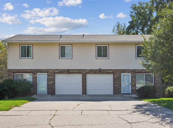 1409 Eastview Dr, Coralville, IA 52241