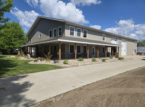 308 1st St NW, De Smet, SD 57231