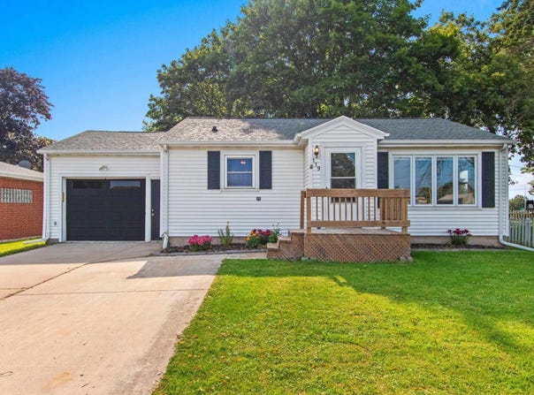 119 1ST Street, LUXEMBURG, WI 54217