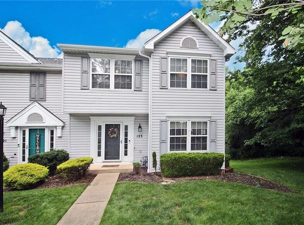 123 Coachside Dr, Canonsburg, PA 15317