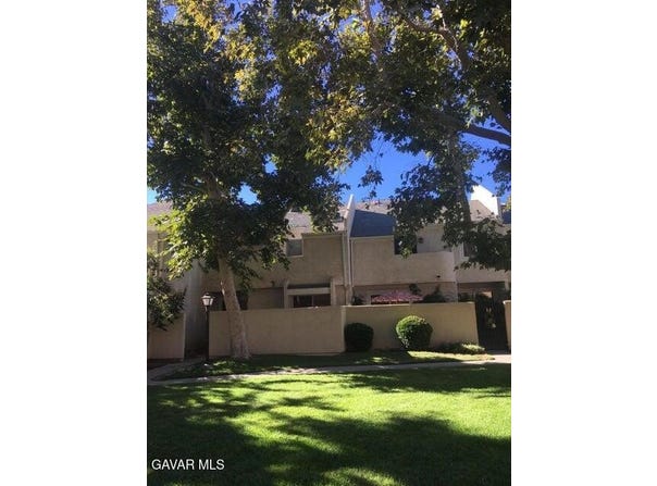 1844 E Avenue J2, Lancaster, CA 93535