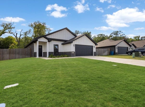 16134 Crossing Circle, Lindale, TX 75771
