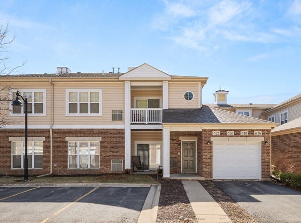 620 Pineridge Drive N, Oswego, IL 60543