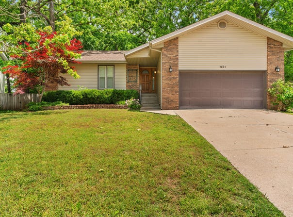 4824 S Gold Road, Battlefield, MO 65619