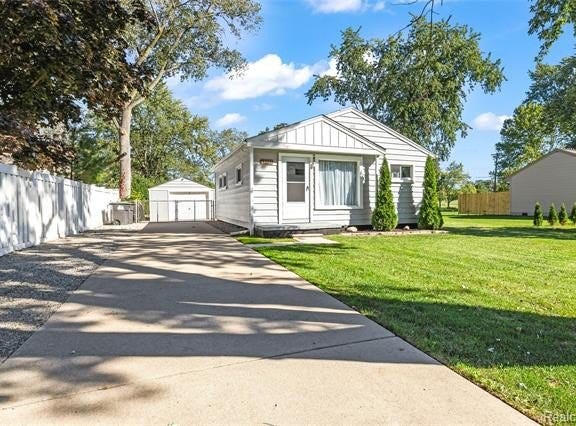13341 Pine Street, Taylor, MI 48180