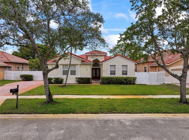 1199 NW 166th Ave, Pembroke Pines, FL 33028
