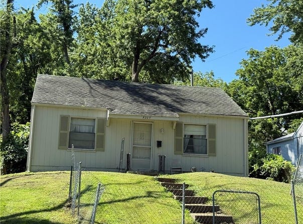 5205 Locust Avenue, Kansas City, KS 66106
