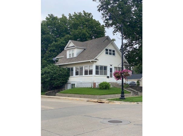 110 W 1st Avenue, Indianola, IA 50125