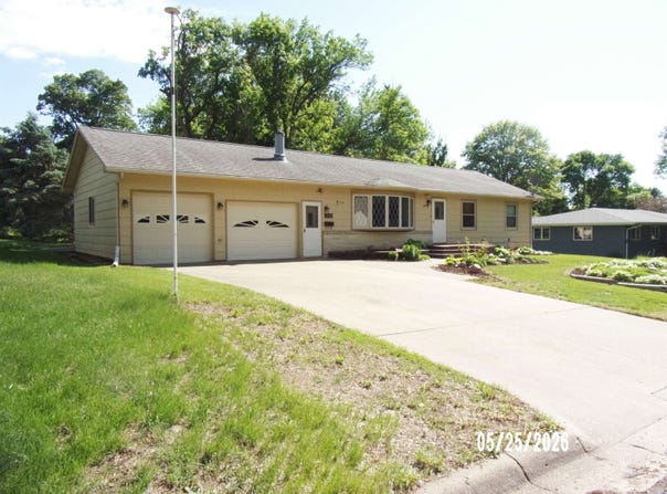 1310 15TH ST, Hawarden, IA 51023
