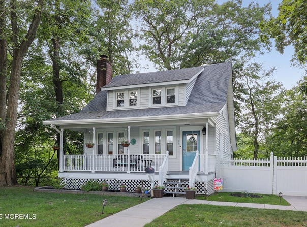 29 Lake Boulevard, Matawan, NJ 07747