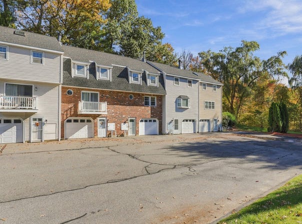 32 Frederick St, Dracut, MA 01826