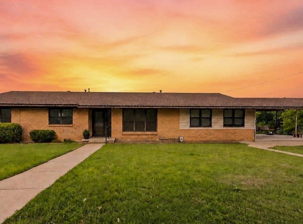 608 W Spring Street, West, TX 76691