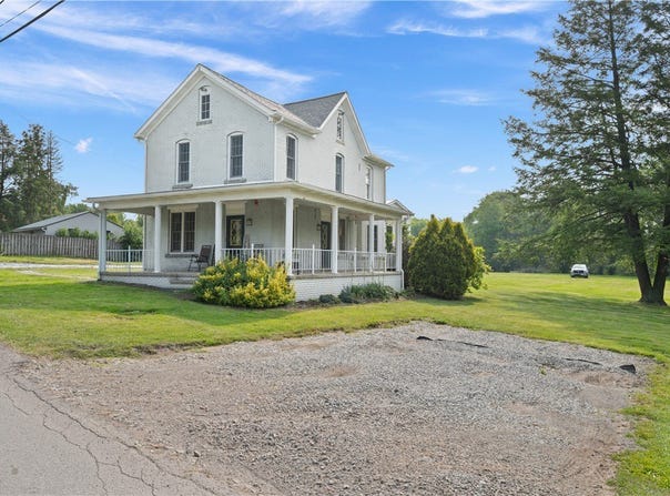 104 Overholt Dr, Scottdale, PA 15683