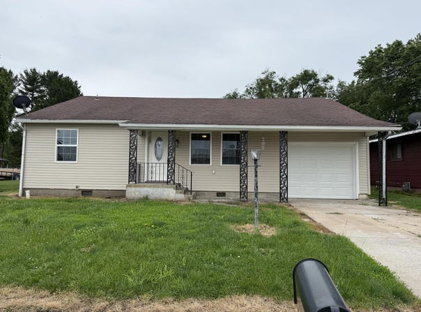 112 Slater St, Marshall, MO 65340