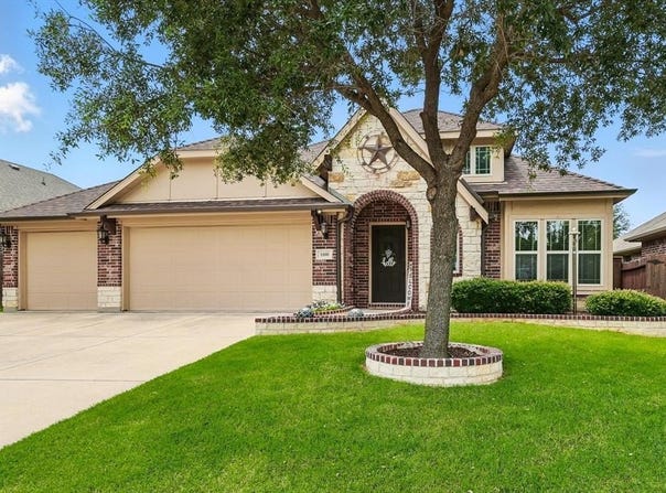 1100 Stampede Drive, Aubrey, TX 76227