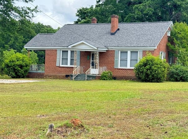 1513 McCormick Hwy, Greenwood, SC 29646