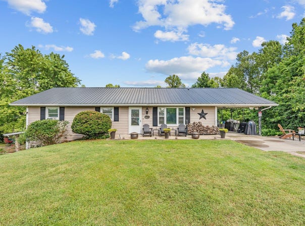13 Lairson Road, Campton, KY 41301