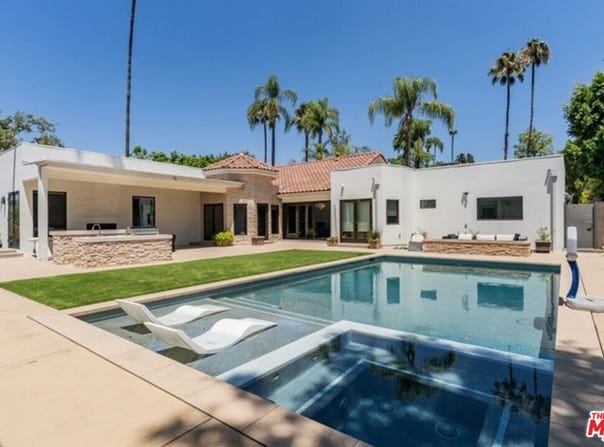 17520 Embassy Dr, Encino, CA 91316