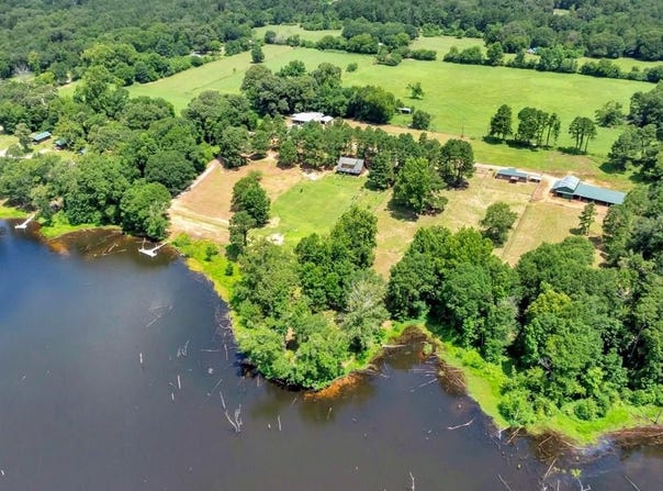 350 Indian Hen Drive, Garrison, TX 75946