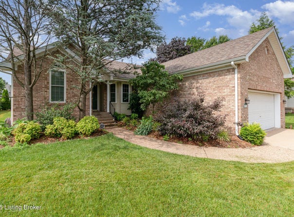 2716 Antone Pkwy, Louisville, KY 40220