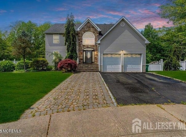 11 Patio Court, Monroe, NJ 08831