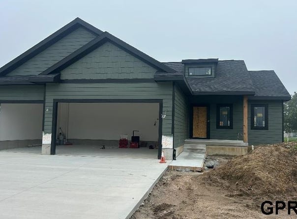 6664 Shadow Ridge Place, Columbus, NE 68601