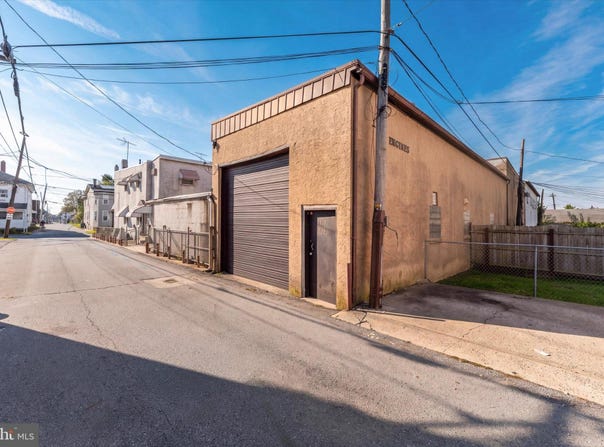 936 MAIDEN Lane, MARCUS HOOK, PA 19061