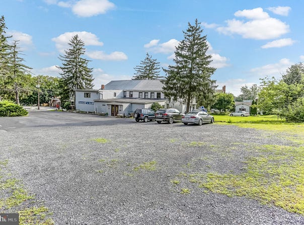 5 W PINE STREET, MOUNT HOLLY SPRINGS, PA 17065