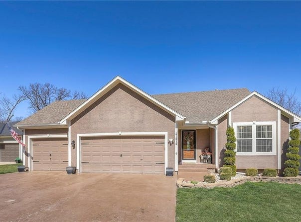 21212 E 52nd Street Court, Blue Springs, MO 64015
