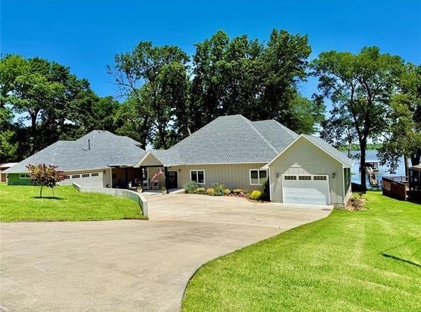 1211 Red Bud Drive, Grove, OK 74344