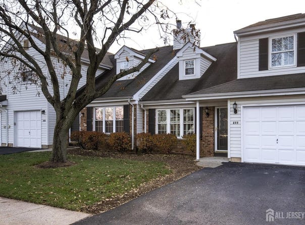 277 Edgeware Court, Franklin, NJ 08873