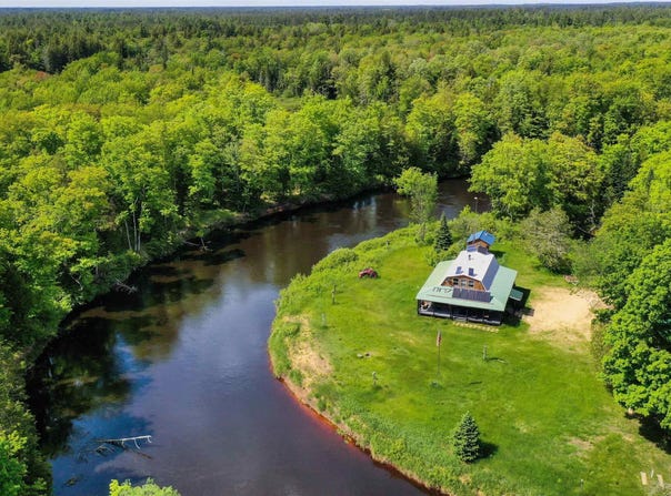 4403 N River, Gulliver, MI 49840