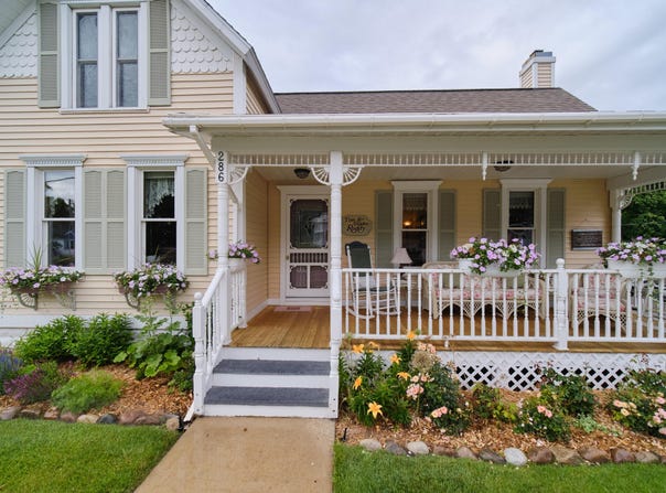 286 5th Avenue, Manistee, MI 49660