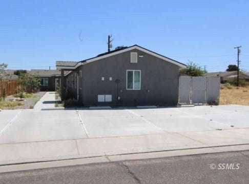 915 W Dolphin Ave, Ridgecrest, CA 93555