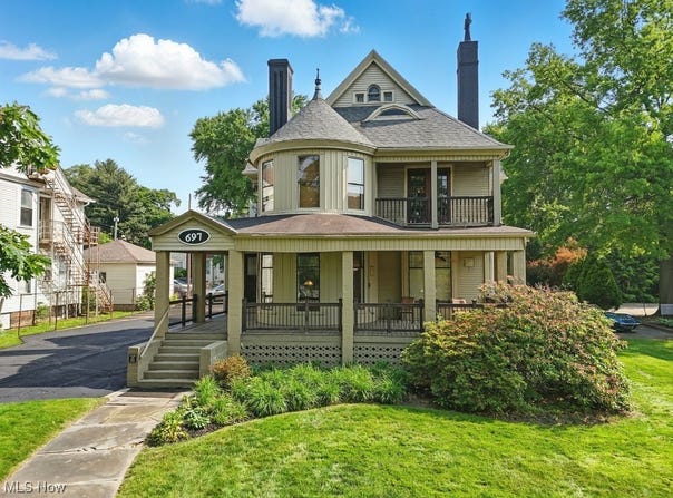 697 W Market Street, Akron, OH 44303